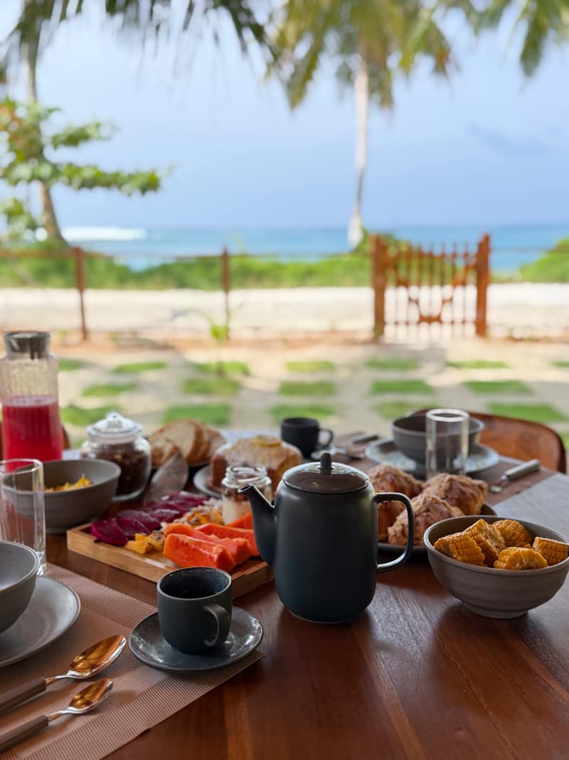 Breakfast watching the waves