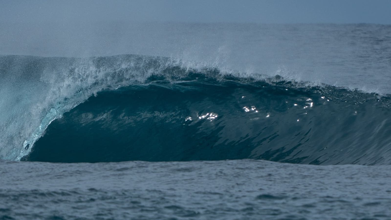Bintang's Left, breaking in front of Kali Villas